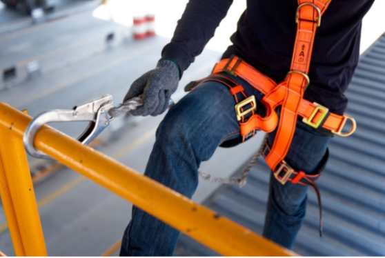 How A Rope Access Harness Improves Construction Safety Standards