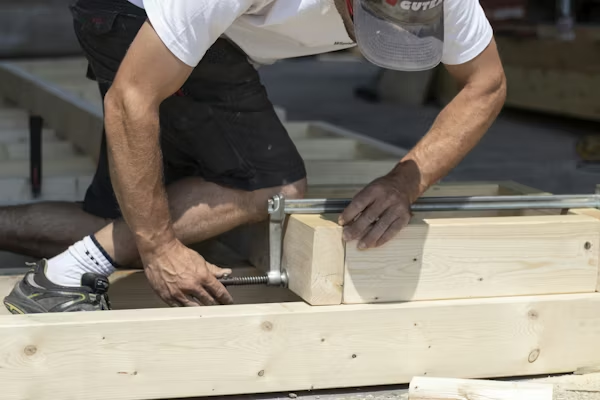 The Smart Guide: How to Choose a Residential Roofer for Roof Repair Services