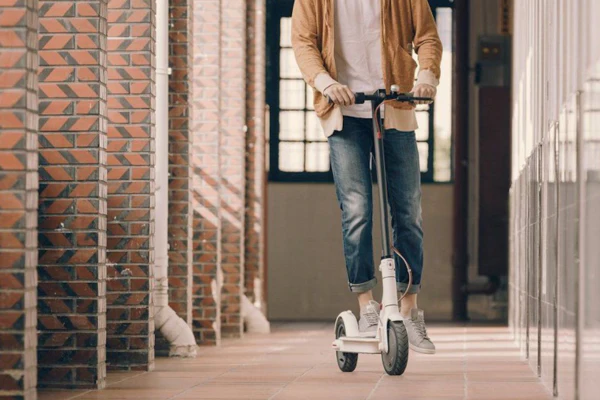 Beginner Scooter Riding Tips for Urban Commuters